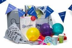 ett utval av trycksaker för event.