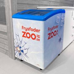 Tryckt vinyl, måttanpassad och utskuren för en frysbox.