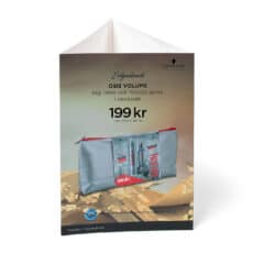 "bordsryttare", en skylt som viks ihop till en stående trekant och ställs på bord/disk.