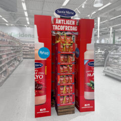 Portal "Santa Maria", att placeras över en pallexponering i butik.