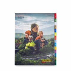 Registerstansad katalog "Blåkläder" tryckt på mattbestruket papper.