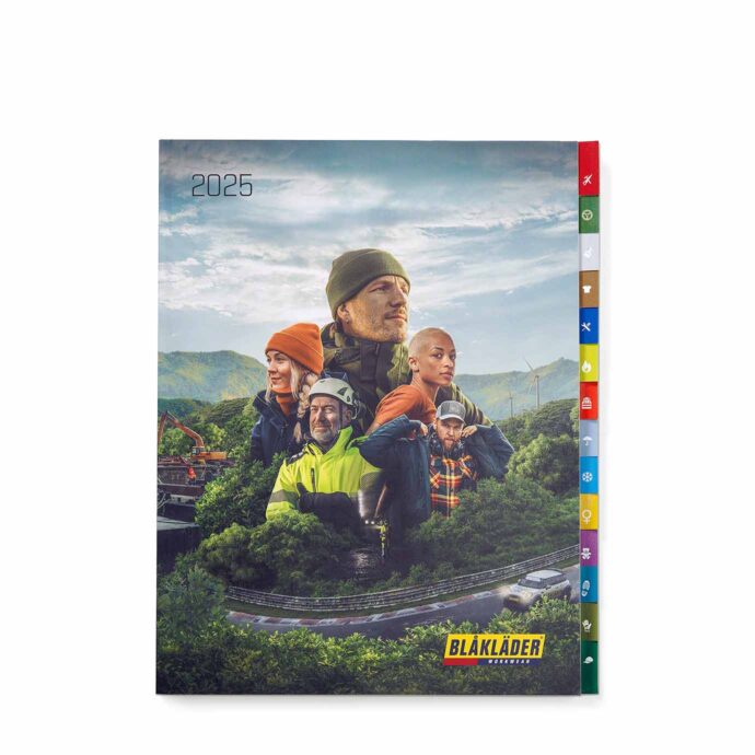 Registerstansad katalog "Blåkläder" tryckt på mattbestruket papper.