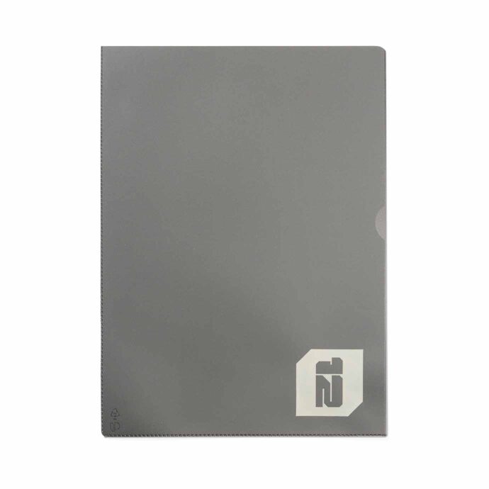 Plastmapp med tryckt logo "12".