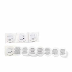 "Booklet-etiketter", där man kan veckla ut en liten broschyr. Nedanför visas etiketterna levererade på rulle för maskinell applicering.