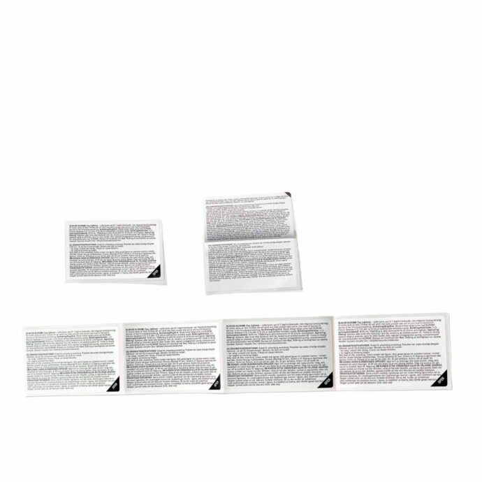 "Sandwich-etiketter" i två lager, där man kan vika upp det övre lagret för att läsa det undre. Nedanför visas etiketterna levererade på rulle för maskinell applicering.