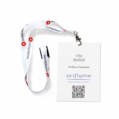 Nyckelband "Outsystems" med en namnbricka med unik QR-kod.