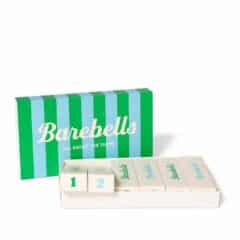 Ask med sleeve ("tändsticksask") "Barebells". I asken ligger 6 kapselboxar för provsmakning.