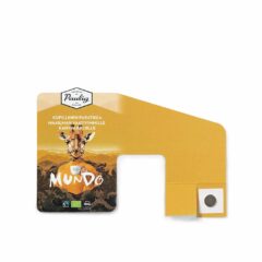 Hyllkantspratare "Paulig" i kartong, som fäst på hyllkanten med magnet och sticker ut från hyllan.